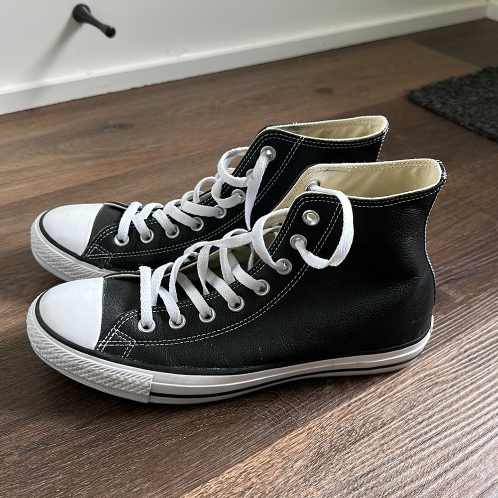 converse man sneakers size 8